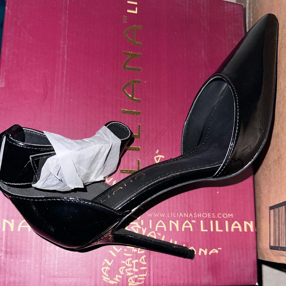 Brand new black strappy pumps